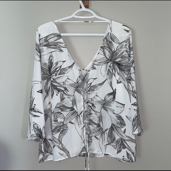 Open Back Floral Dynamite Blouse - Picture 2 of 5